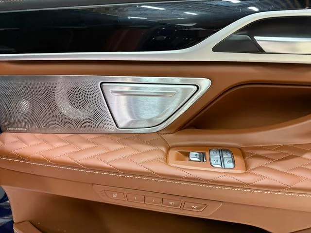 BMW 7 Series 2019 Restyling 740Li xDrive Administrative Luxury Set interior photo 12