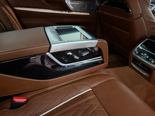 BMW 7 Series 2019 Restyling 740Li xDrive Administrative Luxury Set interior photo 13