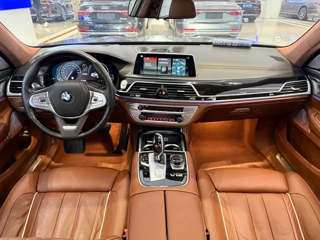 BMW 7 Series 2017 M760Li xDrive Excellente édition extravagante extérieur photo 7