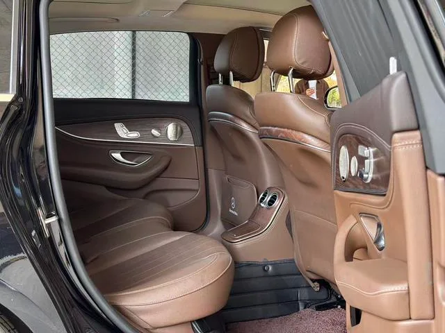 Mercedes-Benz E-Class 2022 E 300 L Luxury type Passenger car interior photo 6 Mercedes-Benz E-Class 2022 E 300 L Luxury type Passenger car interior photo 6