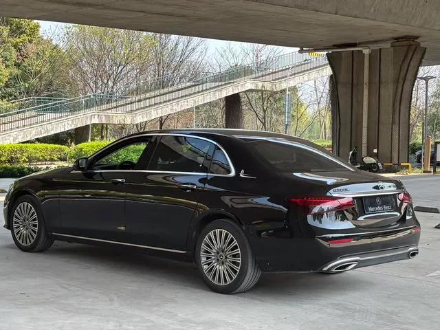 Mercedes-Benz E-Class 2022 E 300 L Luxury type Passenger car interior photo 7 Mercedes-Benz E-Class 2022 E 300 L Luxury type Passenger car interior photo 7