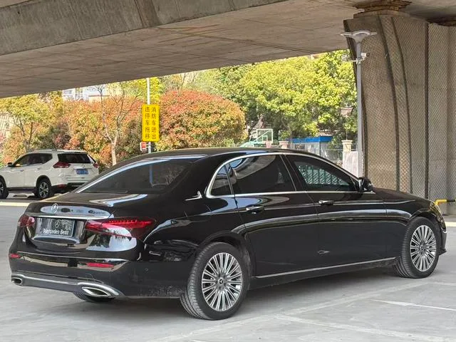 Mercedes-Benz E-Class 2022 E 300 L Luxury type Passenger car interior photo 9 Mercedes-Benz E-Class 2022 E 300 L Luxury type Passenger car interior photo 9