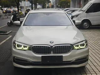 BMW 5 Series 2020 525Li Luxury Set exterior photo 2