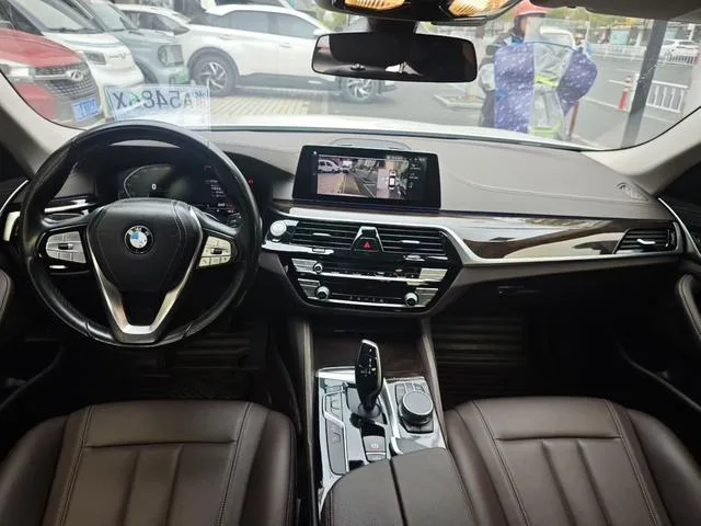 BMW 5 Series 2020 525Li Luxury Set interior photo 7