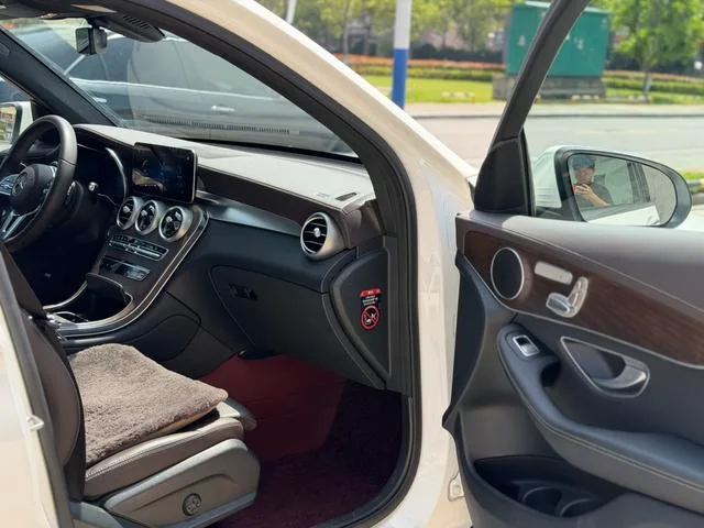 Mercedes-Benz GLC 2022 Tres cambios GLC 260 L 4MATIC Dinámico interior foto 11