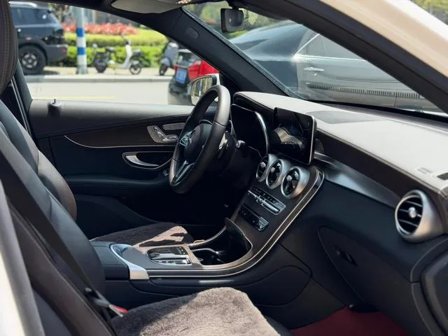 Mercedes-Benz GLC 2022 Tres cambios GLC 260 L 4MATIC Dinámico interior foto 12