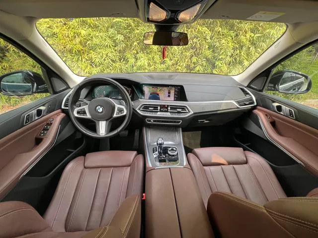 BMW X5 2020 xDrive40i M Sports suit interior photo 9