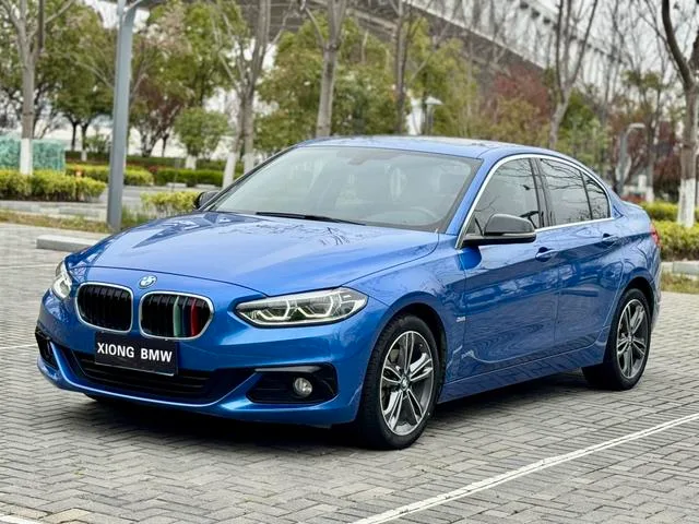 BMW 1 Series 2018 118i Sportif extérieur photo 1 BMW 1 Series 2018 118i Sportif extérieur photo 1