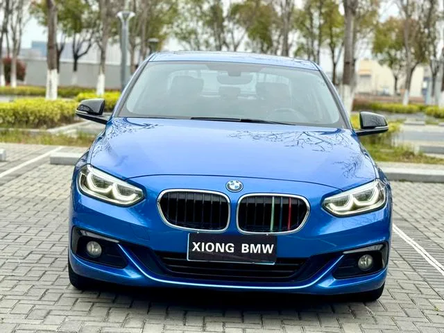 BMW 1 Series 2018 118i Sportif extérieur photo 2 BMW 1 Series 2018 118i Sportif extérieur photo 2