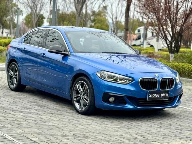BMW 1 Series 2018 118i Sportif extérieur photo 3 BMW 1 Series 2018 118i Sportif extérieur photo 3