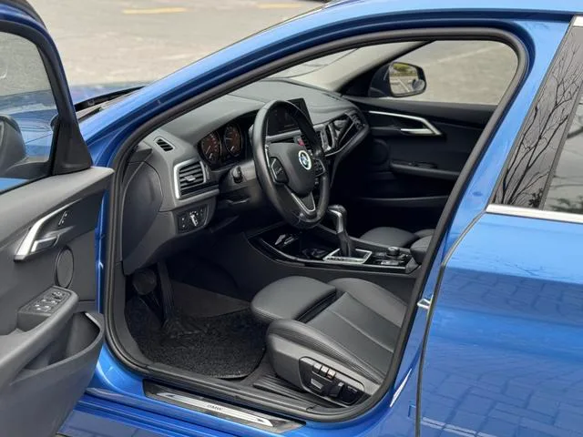 BMW 1 Series 2018 118i Sportif extérieur photo 4 BMW 1 Series 2018 118i Sportif extérieur photo 4