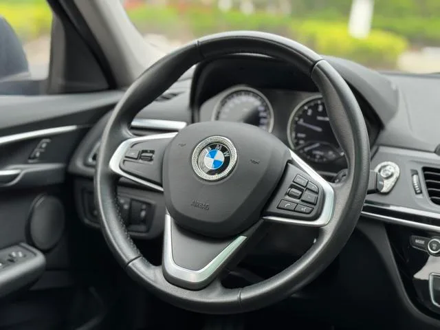 BMW 1 Series 2018 118i Sportif extérieur photo 5 BMW 1 Series 2018 118i Sportif extérieur photo 5