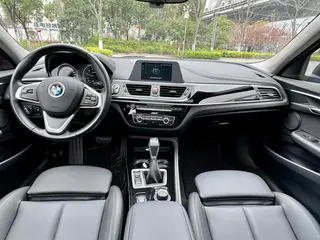 BMW 1 Series 2018 118i Sportif extérieur photo 6 BMW 1 Series 2018 118i Sportif extérieur photo 6
