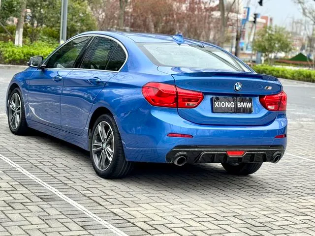 BMW 1 Series 2018 118i Sportif intérieur photo 14 BMW 1 Series 2018 118i Sportif intérieur photo 14