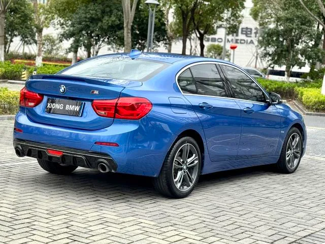BMW 1 Series 2018 118i Sportif intérieur photo 16 BMW 1 Series 2018 118i Sportif intérieur photo 16