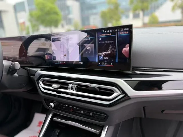 BMW 3 Series 2023 325Li M Set de nuit de sport intérieur photo 15