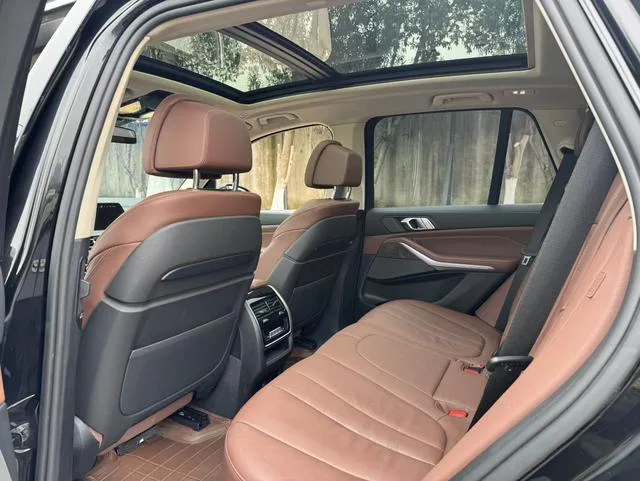 BMW X5 2019 xDrive40i Premium Class M Sports suit interior photo 7