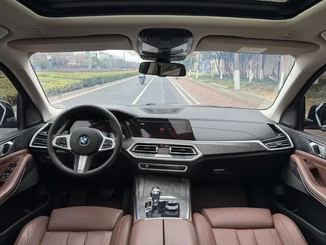 BMW X5 2019 xDrive40i Premium Class M Sports suit interior photo 8
