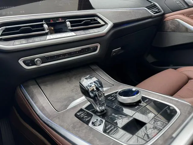 BMW X5 2019 xDrive40i Premium Class M Sports suit interior photo 9