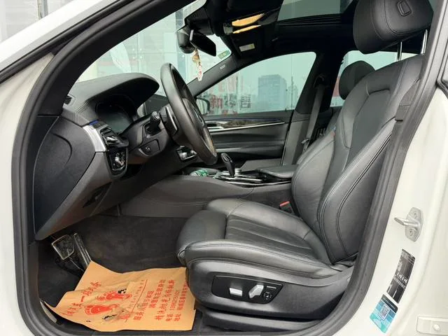 BMW 6 Series GT 2019 630i M Sports suit exterior photo 5