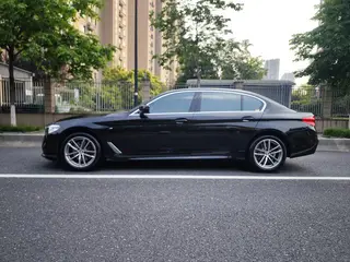BMW 5 Series 2020 525Li M Conjunto deportivo exterior foto 3