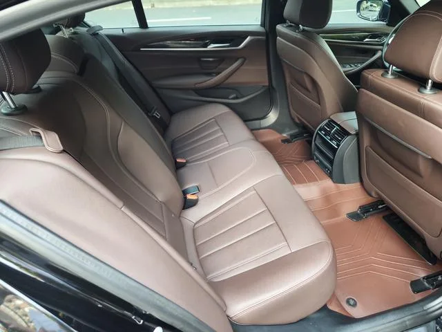 BMW 5 Series 2020 525Li M Conjunto deportivo interior foto 10