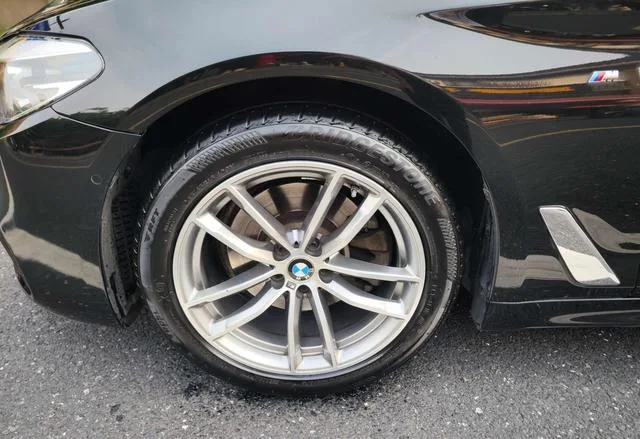 BMW 5 Series 2020 525Li M Conjunto deportivo interior foto 13