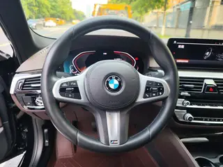 BMW 5 Series 2020 525Li M Conjunto deportivo interior foto 14