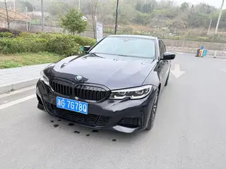 BMW 3 Series 2020 325Li M Sports suit