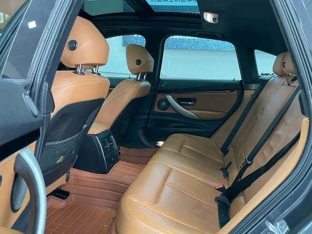 BMW 3 Series GT 2019 320i M Sportif intérieur photo 16 BMW 3 Series GT 2019 320i M Sportif intérieur photo 16