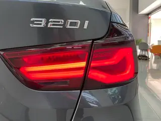 BMW 3 Series GT 2019 320i M Sportif intérieur photo 20 BMW 3 Series GT 2019 320i M Sportif intérieur photo 20