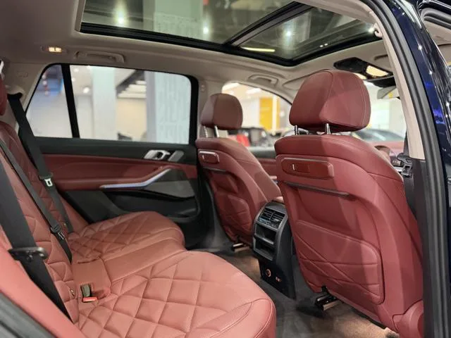 BMW X5 2023 xDrive30Li Premium Class M Sports suit interior photo 12