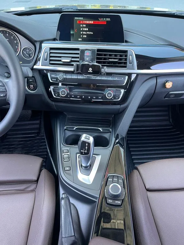 BMW 3 Series 2018 320Li Style tendance intérieur photo 12 BMW 3 Series 2018 320Li Style tendance intérieur photo 12
