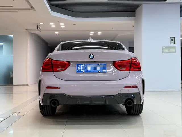 BMW 1 Series 2023 125i M Édition de nuit sportive Yao intérieur photo 10 BMW 1 Series 2023 125i M Édition de nuit sportive Yao intérieur photo 10