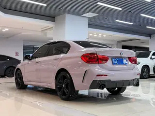 BMW 1 Series 2023 125i M Édition de nuit sportive Yao intérieur photo 11 BMW 1 Series 2023 125i M Édition de nuit sportive Yao intérieur photo 11
