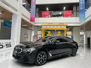 BMW 5 Series 2022 Deuxième lifting 530Li Type de luxe M Ensemble de sport