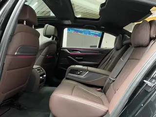 BMW 5 Series 2022 Вторичная модификация 530Li Премиум-класса M Спортивный костюм интерьер фото 13