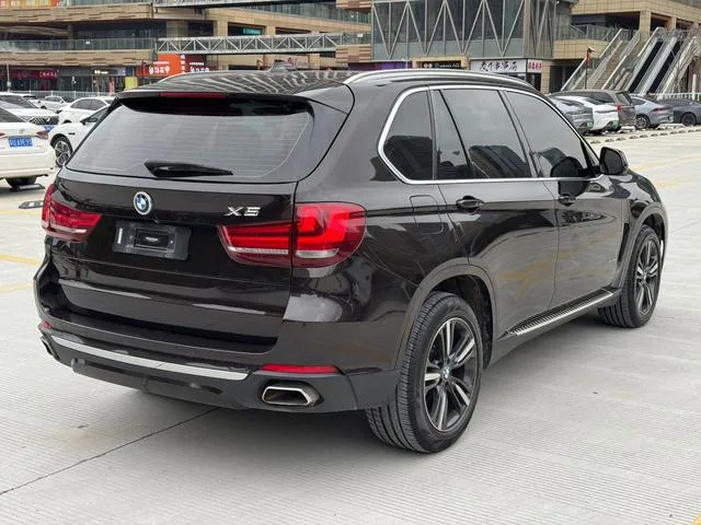 BMW X5 2017 xDrive35i Elegant style interior photo 9