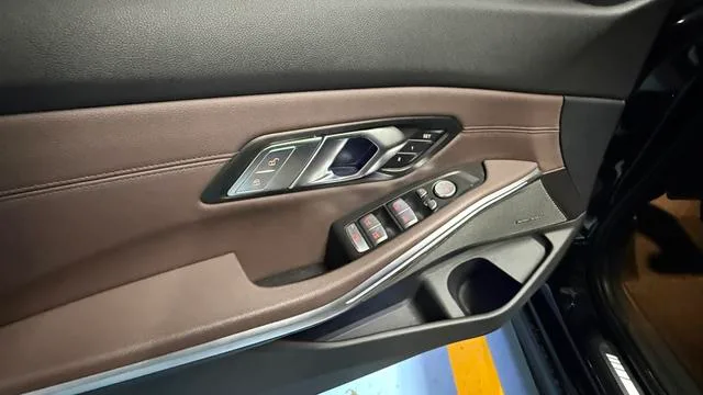 BMW 3 Series 2020 Restyling 325Li M Sports Night Suit interior photo 10 BMW 3 Series 2020 Restyling 325Li M Sports Night Suit interior photo 10