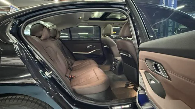 BMW 3 Series 2020 Restyling 325Li M Sports Night Suit interior photo 12 BMW 3 Series 2020 Restyling 325Li M Sports Night Suit interior photo 12