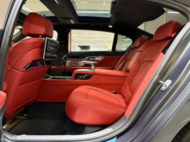 BMW 7 Series 2019 750Li xDrive V8 Luxury Set interior photo 12 BMW 7 Series 2019 750Li xDrive V8 Luxury Set interior photo 12