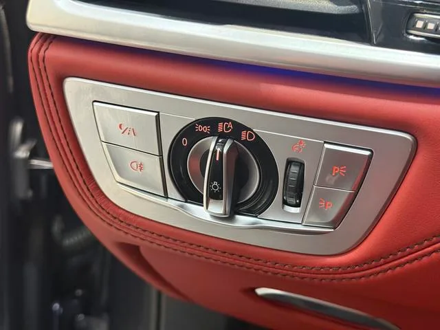 BMW 7 Series 2019 750Li xDrive V8 Luxury Set interior photo 14 BMW 7 Series 2019 750Li xDrive V8 Luxury Set interior photo 14