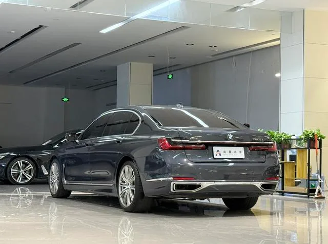 BMW 7 Series 2019 750Li xDrive V8 Luxury Set interior photo 15 BMW 7 Series 2019 750Li xDrive V8 Luxury Set interior photo 15