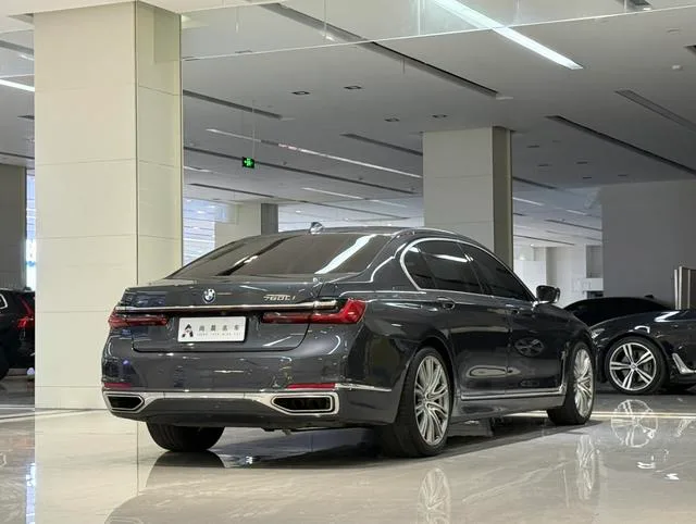 BMW 7 Series 2019 750Li xDrive V8 Luxury Set interior photo 17 BMW 7 Series 2019 750Li xDrive V8 Luxury Set interior photo 17