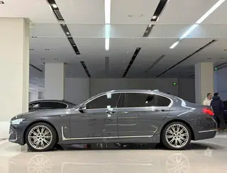 BMW 7 Series 2019 750Li xDrive V8 Luxury Set interior photo 18 BMW 7 Series 2019 750Li xDrive V8 Luxury Set interior photo 18