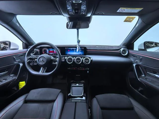 Mercedes-Benz A-Class 2024 A 200 L Version dynamique intérieur photo 11 Mercedes-Benz A-Class 2024 A 200 L Version dynamique intérieur photo 11