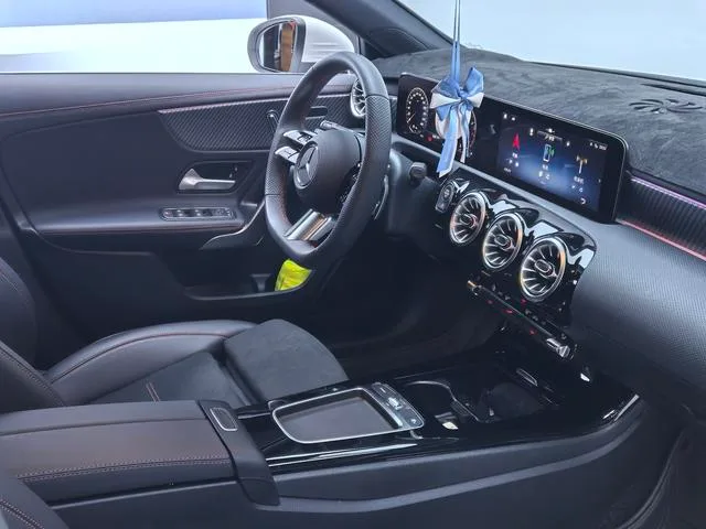Mercedes-Benz A-Class 2024 A 200 L Version dynamique intérieur photo 13 Mercedes-Benz A-Class 2024 A 200 L Version dynamique intérieur photo 13