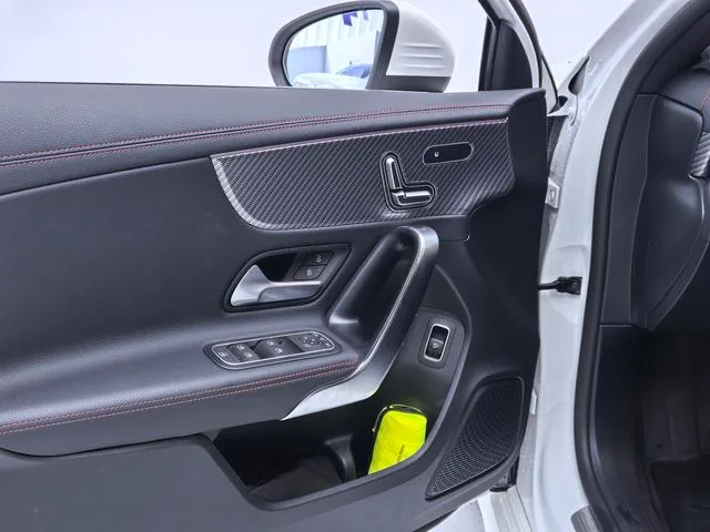 Mercedes-Benz A-Class 2024 A 200 L Version dynamique intérieur photo 17 Mercedes-Benz A-Class 2024 A 200 L Version dynamique intérieur photo 17