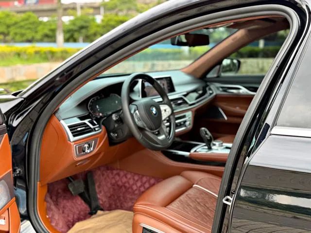 BMW 7 Series 2019 Restyling 740Li xDrive Administrative Luxury Set exterior photo 5
