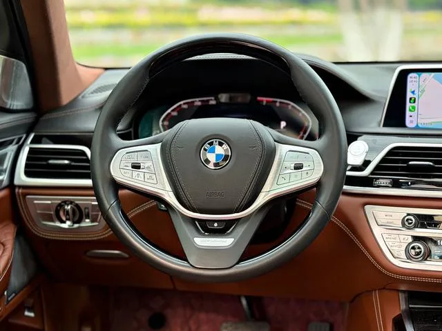 BMW 7 Series 2019 Restyling 740Li xDrive Administrative Luxury Set exterior photo 9